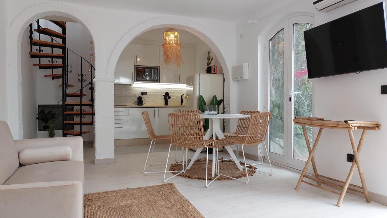 New Boho Home With Balcony, Private Garden And Communal Pool เนร์คา ภายนอก รูปภาพ