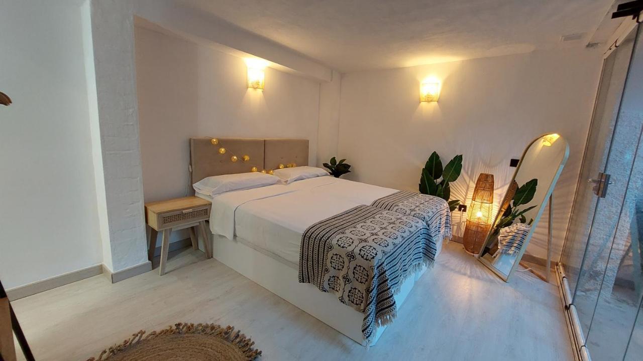 New Boho Home With Balcony, Private Garden And Communal Pool เนร์คา ภายนอก รูปภาพ