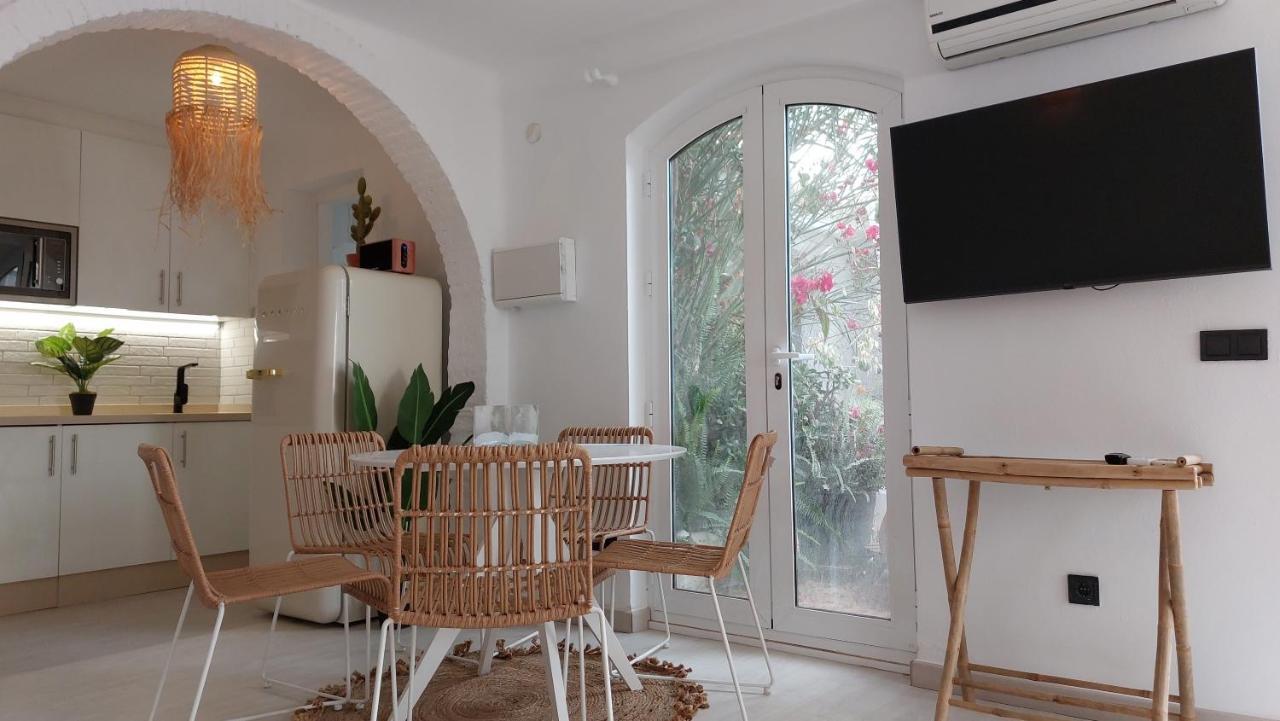 New Boho Home With Balcony, Private Garden And Communal Pool เนร์คา ภายนอก รูปภาพ